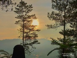 Puncak Lawang, Negeri di Atas Awan yang Damaikan Hati