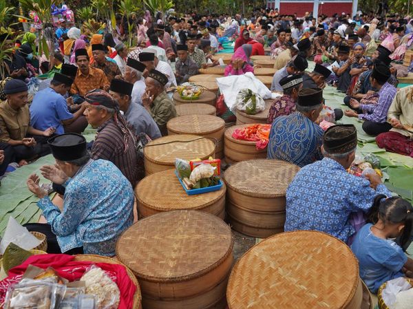 Warga Desa Wisata Ngropoh Gelar Nyadran di Pemakaman