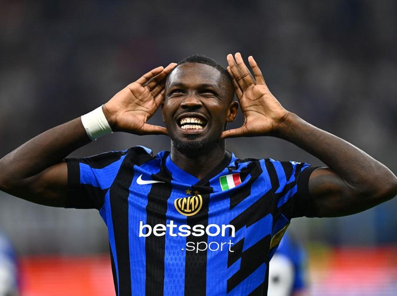 MILAN, ITALY - AUGUST 30: Marcus Thuram of FC Internazionale celebrates after scoring the fourth goal during the Serie match between FC Internazionale and Atalanta at Stadio Giuseppe Meazza on August 30, 2024 in Milan, Italy. (Photo by Mattia Pistoia - Inter/Inter via Getty Images)