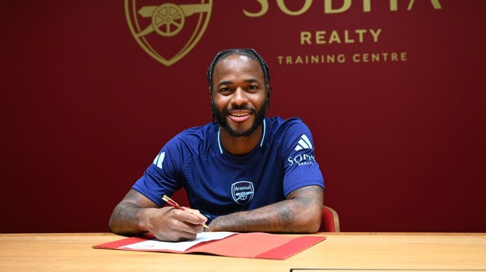LONDON COLNEY, ENGLAND - AUGUST 30: Arsenal unveil new signing Raheem Sterling at Sobha Realty Training Centre on August 30, 2024 in London Colney, England. (Photo by Stuart MacFarlane/Arsenal FC via Getty Images)