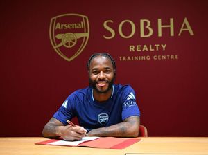 Transfer Sterling Bikin Ferdinand Kian Yakin Arsenal Juara Musim Ini