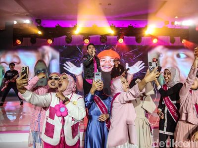 Foto: Aksi Panggung Aldi Taher di Emeron Hijab Hunt 2024, Bikin Heboh