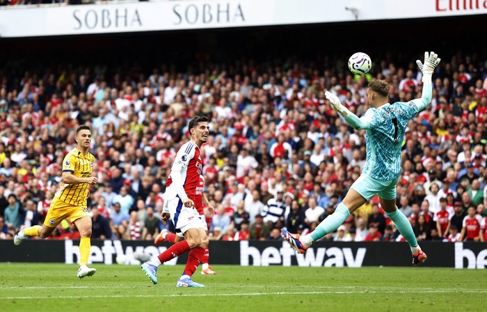 Soccer Football - Premier League - Arsenal v Brighton & Hove Albion - Emirates Stadium, London, Britain - August 31, 2024 Arsenal's Kai Havertz scores their first goal Action Images via Reuters/Peter Cziborra EDITORIAL USE ONLY. NO USE WITH UNAUTHORIZED AUDIO, VIDEO, DATA, FIXTURE LISTS, CLUB/LEAGUE LOGOS OR 'LIVE' SERVICES. ONLINE IN-MATCH USE LIMITED TO 120 IMAGES, NO VIDEO EMULATION. NO USE IN BETTING, GAMES OR SINGLE CLUB/LEAGUE/PLAYER PUBLICATIONS. PLEASE CONTACT YOUR ACCOUNT REPRESENTATIVE FOR FURTHER DETAILS..