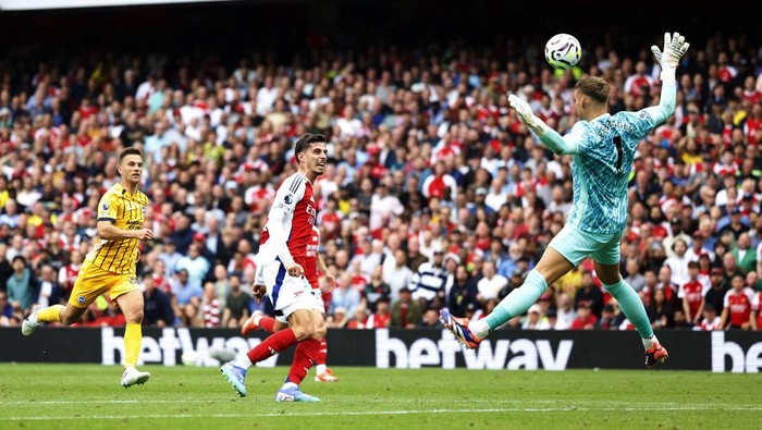 Soccer Football - Premier League - Arsenal v Brighton & Hove Albion - Emirates Stadium, London, Britain - August 31, 2024 Arsenals Kai Havertz scores their first goal Action Images via Reuters/Peter Cziborra EDITORIAL USE ONLY. NO USE WITH UNAUTHORIZED AUDIO, VIDEO, DATA, FIXTURE LISTS, CLUB/LEAGUE LOGOS OR LIVE SERVICES. ONLINE IN-MATCH USE LIMITED TO 120 IMAGES, NO VIDEO EMULATION. NO USE IN BETTING, GAMES OR SINGLE CLUB/LEAGUE/PLAYER PUBLICATIONS. PLEASE CONTACT YOUR ACCOUNT REPRESENTATIVE FOR FURTHER DETAILS..