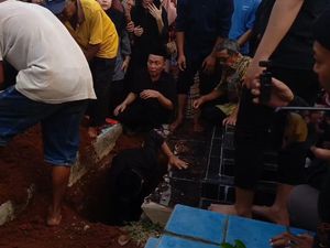Ayu Ting Ting Sudah Legawa atas Meninggalnya Sang Keponakan Ayu Ting Ting Sudah Legawa atas Meninggalnya Sang Keponakan