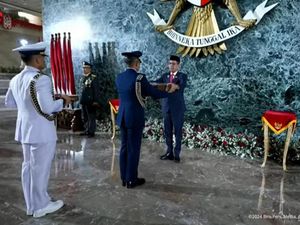 Heru Budi Terima Kembalinya Bendera Merah Putih-Teks Proklamasi di Monas Heru Budi Terima Kembalinya Bendera Merah Putih-Teks Proklamasi di Monas