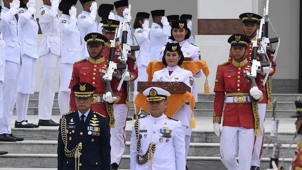 Momen Duplikat Bendera Pusaka Merah Putih Kembali ke Jakarta