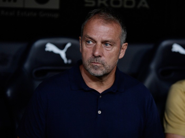 Soccer Football - LaLiga - Valencia v FC Barcelona - Estadio de Mestalla, Valencia, Spain - August 17, 2024 FC Barcelona coach Hansi Flick REUTERS/Pablo Morano