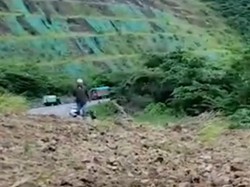 Longsor Tutup Jalan Trans Sulawesi di Kebun Kopi Parimo, Lalin Lumpuh