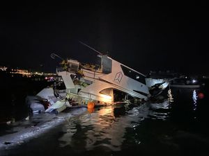 Speedboat Meledak Terbelah Dua di Perairan Labuan Bajo, 1 Orang Luka Bakar Speedboat Meledak Terbelah Dua di Perairan Labuan Bajo, 1 Orang Luka Bakar