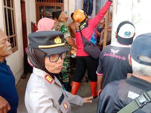 Tersetrum Saat Perbaiki Antena, Lansia Terpental-Jatuh dari Lantai 3