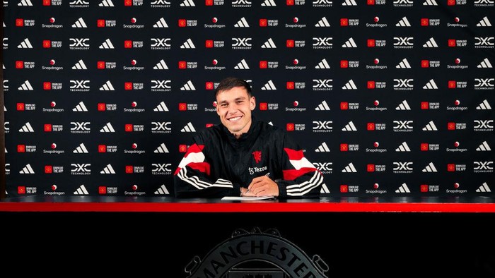 MANCHESTER, ENGLAND - AUGUST 30: (EXCLUSIVE COVERAGE) Manuel Ugarte of Manchester United poses after signing for the club at Carrington Training Ground on August 30, 2024 in Manchester, England. (Photo by Manchester United/Manchester United via Getty Images)