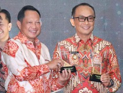 Zudan Arif Fakrulloh Raih 2 Penghargaan Pj Gubernur Terbaik dari Kemendagri