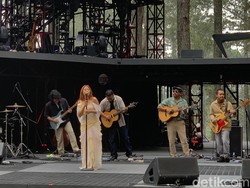 Nadin Amizah Merajut Cerita di Forestra 2024