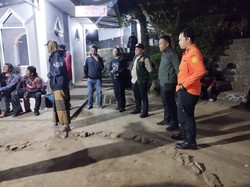 Detik-detik Pendaki Lawu Cedera Saat Menaiki Jalur Tali hingga Ditandu