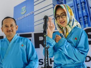 Momen Airin-Ade Sumardi Jalani Pemeriksaan Kesehatan Momen Airin-Ade Sumardi Jalani Pemeriksaan Kesehatan