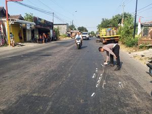 Pemotor Asal Pamekasan Tewas Ditabrak Truk di Mojokerto