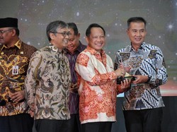 Bey Machmudin Raih Apresiasi Kinerja Penjabat Kepala Daerah Tahun 2024