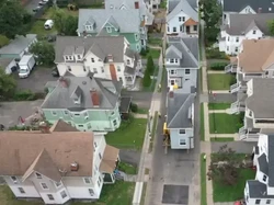 4 Rumah Berusia 125 Tahun Dipindahkan Tanpa Dihancurkan, Demi Apa?