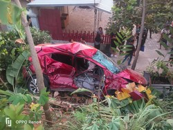 Brio Terobos Perlintasan Dihantam KA di Lampung, Dua Mahasiswa Kritis