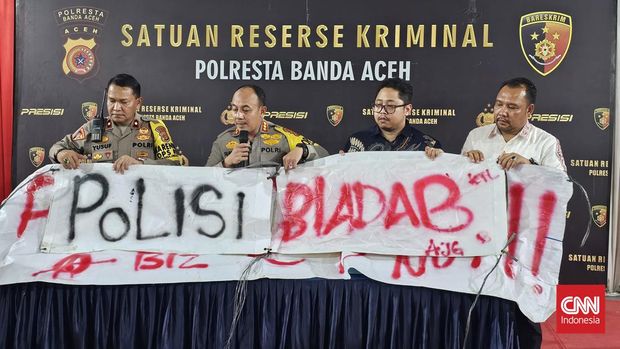 Personel Polresta Banda Aceh menangkap 16 orang nan terlibat tindakan demonstrasi di instansi DPR Aceh, dimana 6 diantaranya diduga berkedudukan memasang spanduk provokasi dan ujaran kebencian nan ditujukan ke lembaga Polri.