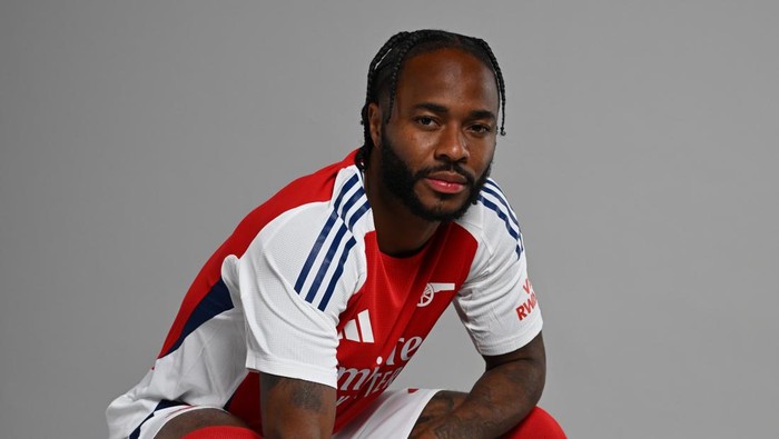 LONDON COLNEY, ENGLAND - AUGUST 30: Arsenal unveil new signing Raheem Sterling at Sobha Realty Training Centre on August 30, 2024 in London Colney, England. (Photo by Stuart MacFarlane/Arsenal FC via Getty Images)