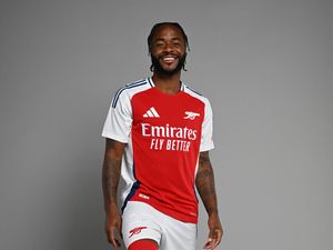 Sterling: Saya Cocok di Klub seperti Arsenal Sterling: Saya Cocok di Klub seperti Arsenal
