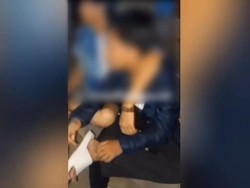 Momen 3 Remaja Bawa Celurit Diamankan Warga di Bogor