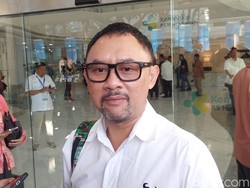 Ronal Surapradja: dari Komedian, The Prediksi, hingga Politisi