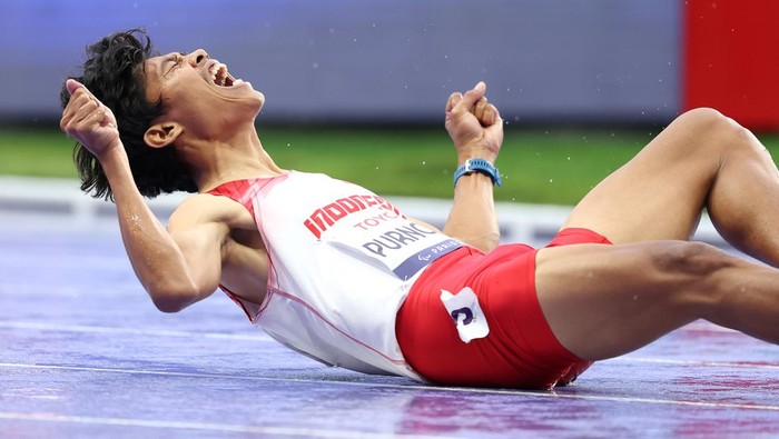 Saptoyogo Purnomo PARIS, FRANCE - AUGUST 30: Saptoyogo Purnomo of Team India celebrates winning the silver medal after the Mens 100m - T37 on day two of the Paris 2024 Summer Paralympic Games at Stade de France on August 30, 2024 in Paris, France. (Photo by Ezra Shaw/Getty Images)
