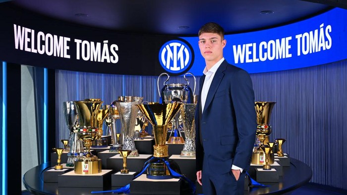 MILAN, ITALY - AUGUST 30: FC Internazionale unveil new signing Tomas Palacios at Inter Headquarters on August 30, 2024 in Milan, Italy. (Photo by Mattia Pistoia - Inter/Inter via Getty Images)