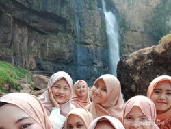 Curug Cimarinjung Sukabumi yang Alami dan Pantai Ciletuh nan Elok