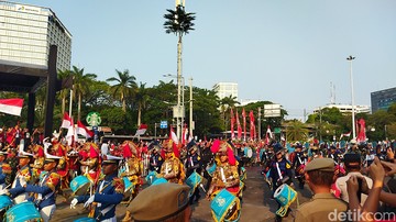 Bendera Pusaka Kembali ke Monas, Warga Berbondong-bondong Menyambut