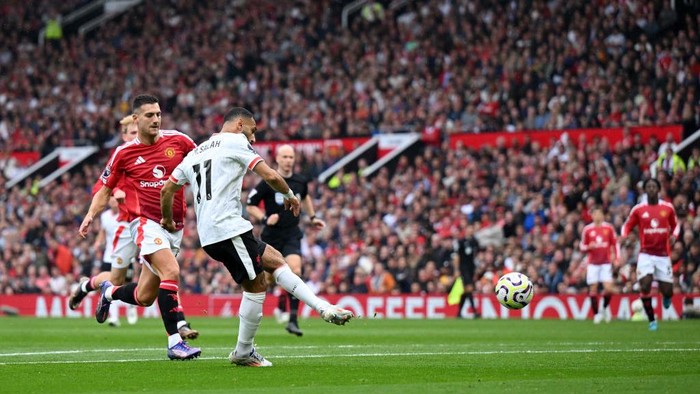  Mohamed Salah of Liverpool scores his team's third goal  during the Premier League match between Manchester United FC and Liverpool FC at Old Trafford on September 01, 2024 in Manchester, England. (Photo by Michael Regan/Getty Images)