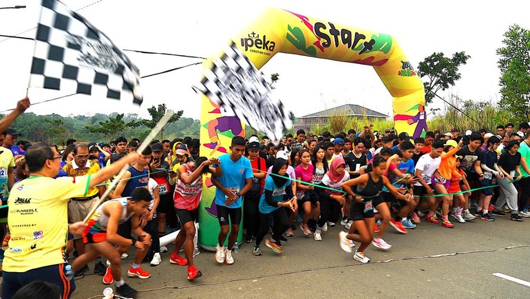 Sekolah Kristen Ipeka Balikpapan menggelar Ipeka Arunika 5K Fun Run yang diikuti oleh sekitar 1000 peserta.