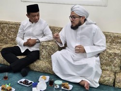 Bahlil Temui Sayyid Ahmad di Madinah, Dapat Doa Kuat Jalankan Amanah