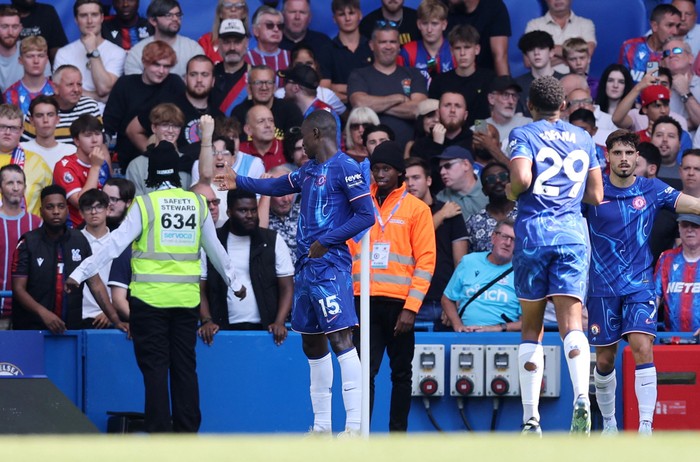 Soccer Football - Premier League - Chelsea v Crystal Palace - Stamford Bridge, London, Britain - September 1, 2024 Chelseas Nicolas Jackson celebrates scoring their first goal REUTERS/David Klein EDITORIAL USE ONLY. NO USE WITH UNAUTHORIZED AUDIO, VIDEO, DATA, FIXTURE LISTS, CLUB/LEAGUE LOGOS OR LIVE SERVICES. ONLINE IN-MATCH USE LIMITED TO 120 IMAGES, NO VIDEO EMULATION. NO USE IN BETTING, GAMES OR SINGLE CLUB/LEAGUE/PLAYER PUBLICATIONS. PLEASE CONTACT YOUR ACCOUNT REPRESENTATIVE FOR FURTHER DETAILS..