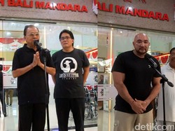 Jalani Tes Kesehatan, Koster Minum Ramuan-De Gadjah Gemar Olahraga
