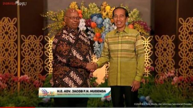 Jokowi sambut tamu negara dalam gala dinner Indonesia-Africa Forum di Bali (dok.Tangkapan Layar YouTube Sekretariat Presiden)