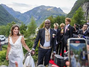 Geiranger yang Indah Itu Jadi Saksi Pernikahan Putri Norwegia dengan Dukun Geiranger yang Indah Itu Jadi Saksi Pernikahan Putri Norwegia dengan Dukun