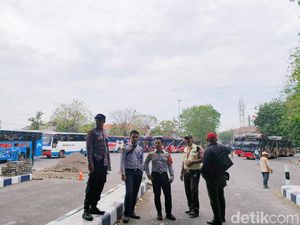 KTT IAF, Pengamanan Bus Tujuan Bali di Terminal Purabaya Diperketat KTT IAF, Pengamanan Bus Tujuan Bali di Terminal Purabaya Diperketat