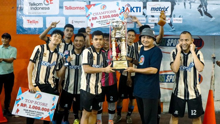 Turnamen futsal memperebutkan piala bergilir Menteri Komunikasi dan Informatika (Menkominfo Cup) ke-15 tuntas digelar. Perhelatan 'perang saudara' SDPPI A menang telak dengan skor akhir 11-8.
