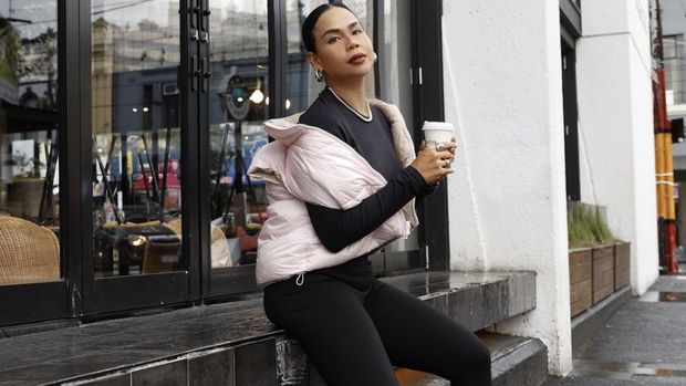 Seru! Melaney Ricardo Kulineran Bareng Geng Menteri Ceria dan Keluarga