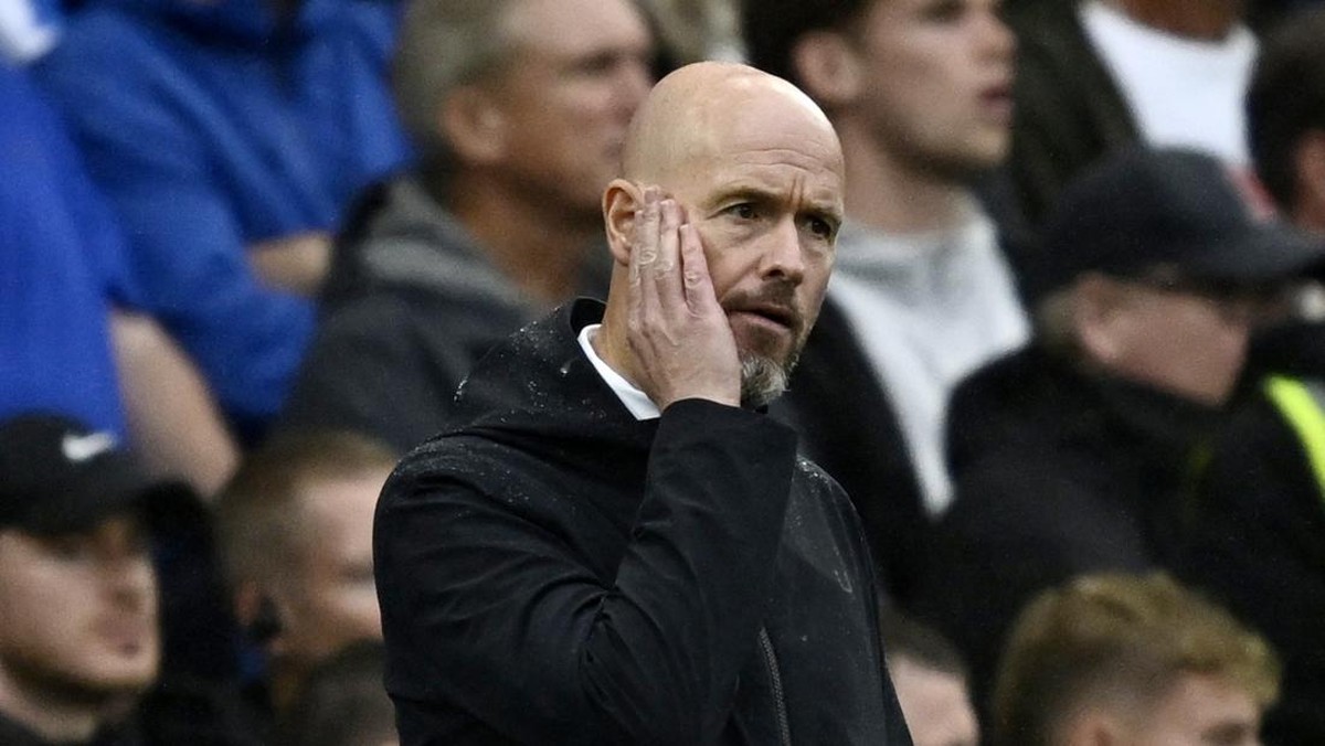 Erik ten Hag mau pusing pilih bek tengah di Manchester United. (Foto: REUTERS/TONY O BRIEN)