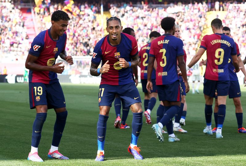 Soccer Football - LaLiga - FC Barcelona v Real Valladolid - Estadi Olimpic Lluis Companys, Barcelona, Spain - August 31, 2024 FC Barcelona's Raphinha celebrates scoring their first goal with Lamine Yamal REUTERS/Bruna Casas