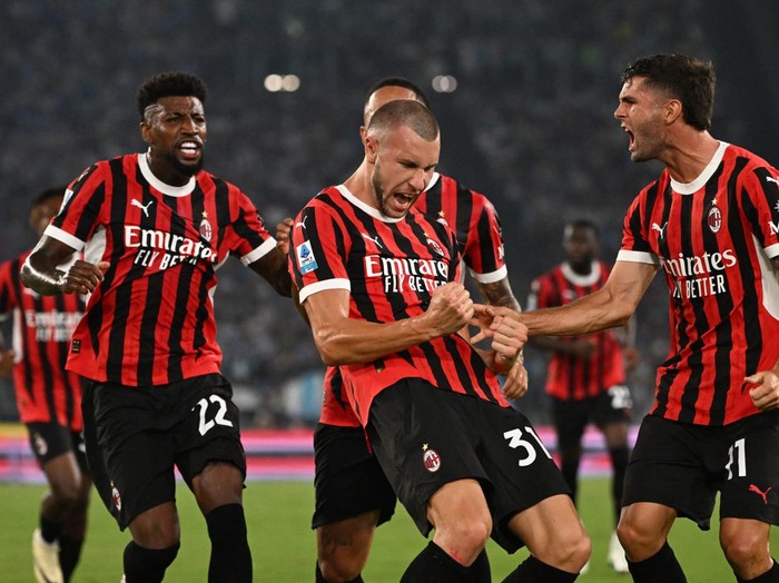 Soccer Football - Serie A - Lazio v AC Milan - Stadio Olimpico, Rome, Italy - August 31, 2024 AC Milan's Strahinja Pavlovic celebrates scoring their first goal REUTERS/Alberto Lingria