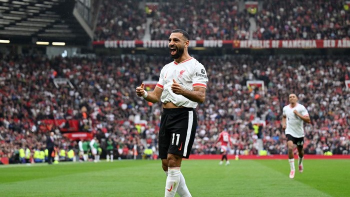 MANCHESTER, ENGLAND - SEPTEMBER 01: Mohamed Salah of Liverpool celebrates scoring his teams third goal during the Premier League match between Manchester United FC and Liverpool FC at Old Trafford on September 01, 2024 in Manchester, England. (Photo by Michael Regan/Getty Images)