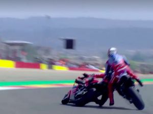 Detik-detik Tabrakan Alex Marquez dan Bagnaia di MotoGP Aragon 2024 Detik-detik Tabrakan Alex Marquez dan Bagnaia di MotoGP Aragon 2024