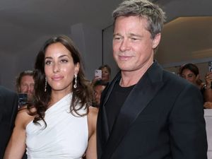 Potret Ines de Ramon, Makin Lengket dengan Brad Pitt Potret Ines de Ramon, Makin Lengket dengan Brad Pitt