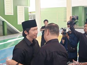 Kemenkes Ungkap dr ARL Dipalak Puluhan Juta, Dekan FK Undip: Diungkap Saja! Kemenkes Ungkap dr ARL Dipalak Puluhan Juta, Dekan FK Undip: Diungkap Saja!